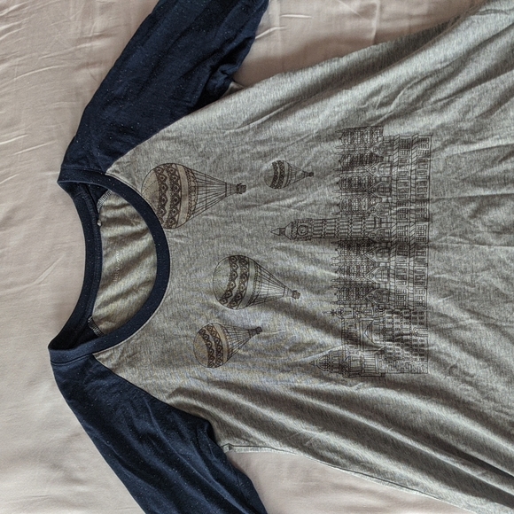 Long Flowy Top - Picture 2 of 4